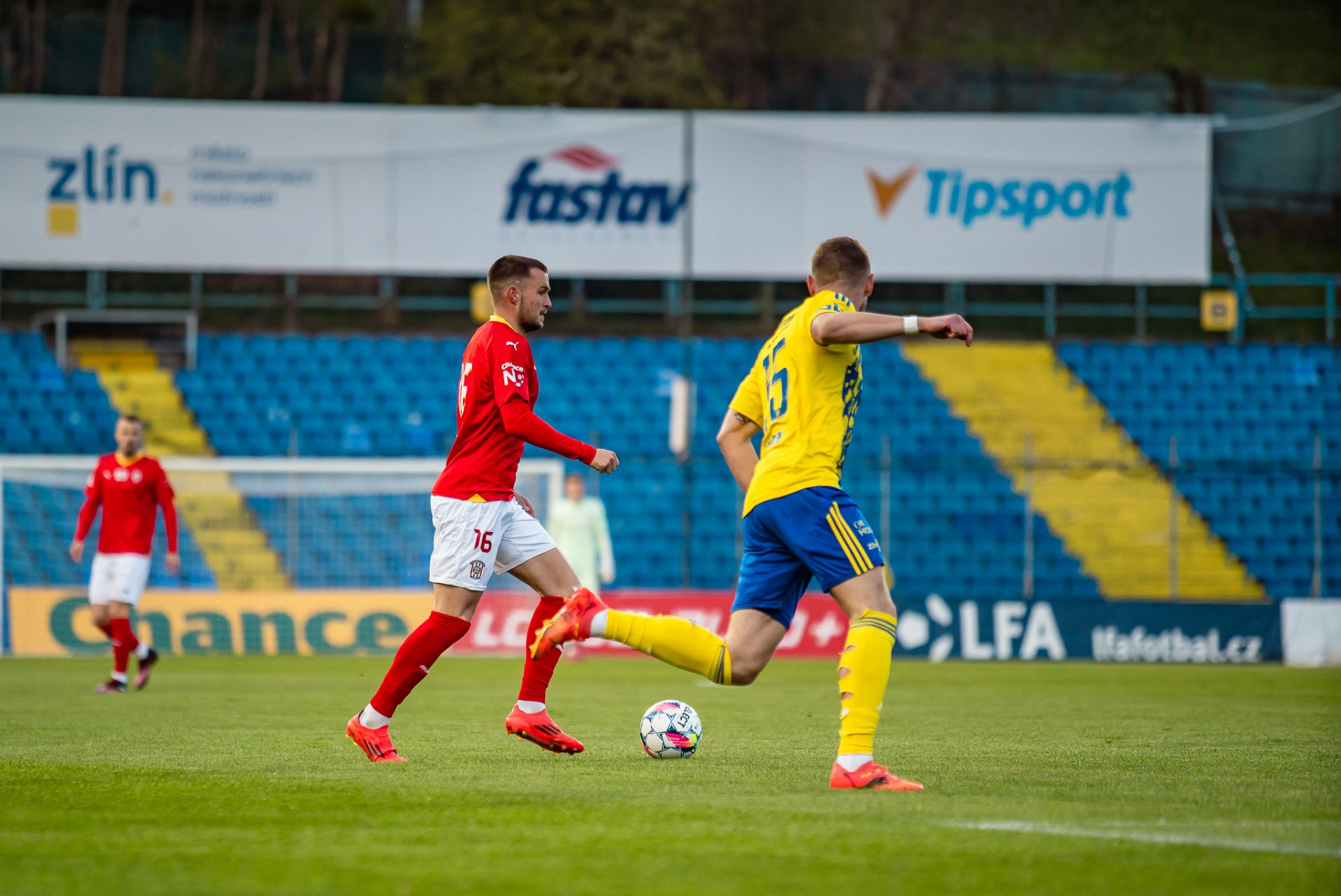 Zbrojovka vyv�l�ila bod na p�d� vedouc�ho Zl�na