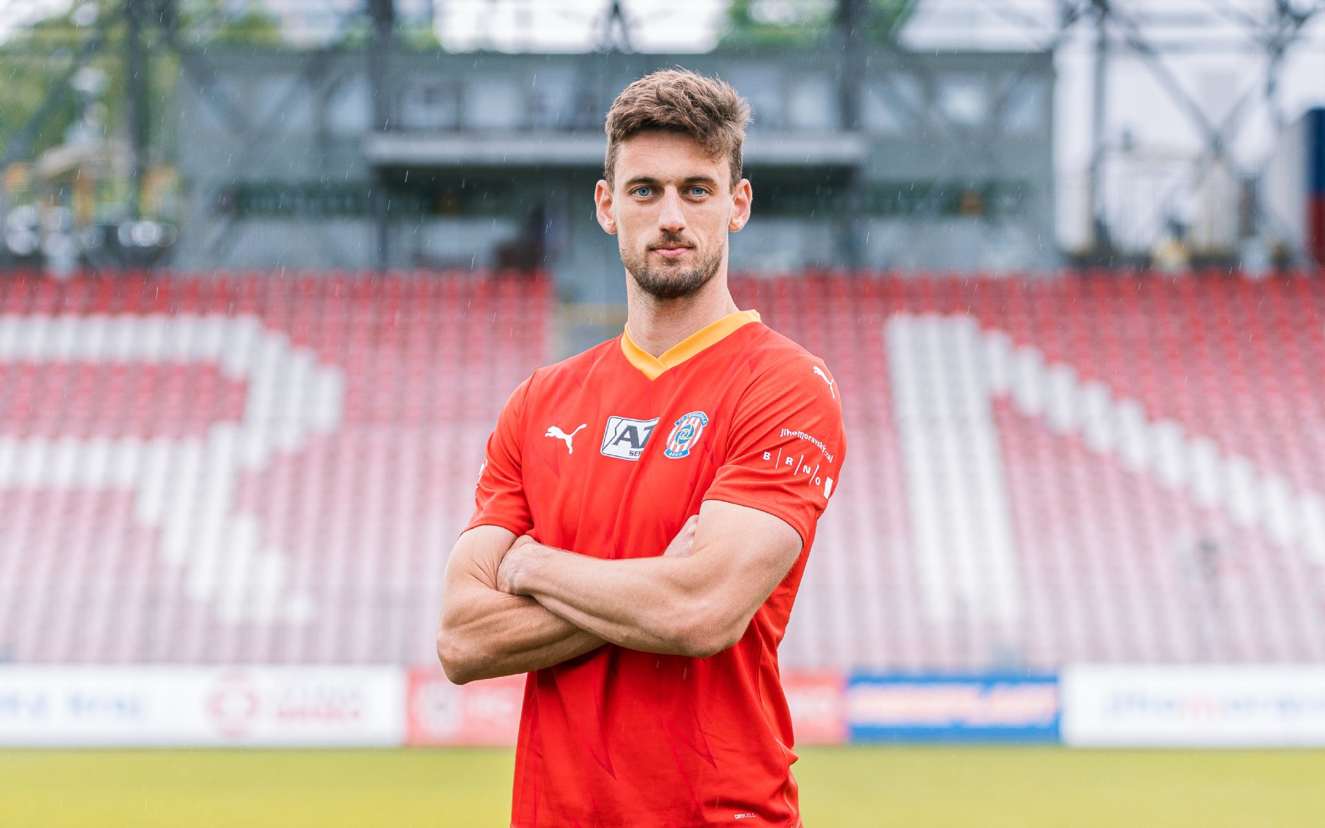 Zbrojovka v�t� stopera Filipa Vedrala, zku�en� obr�nce p�ich�z� z Vy�kova 