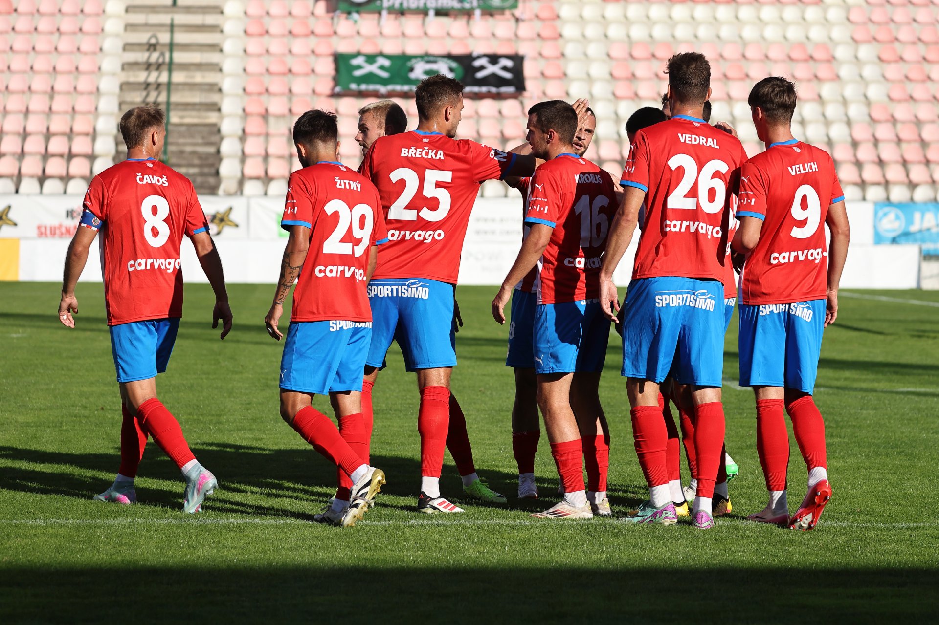 Kanon�da v P��brami! Zbrojovka nas�zela sedm branek a d�l je nepora�ena