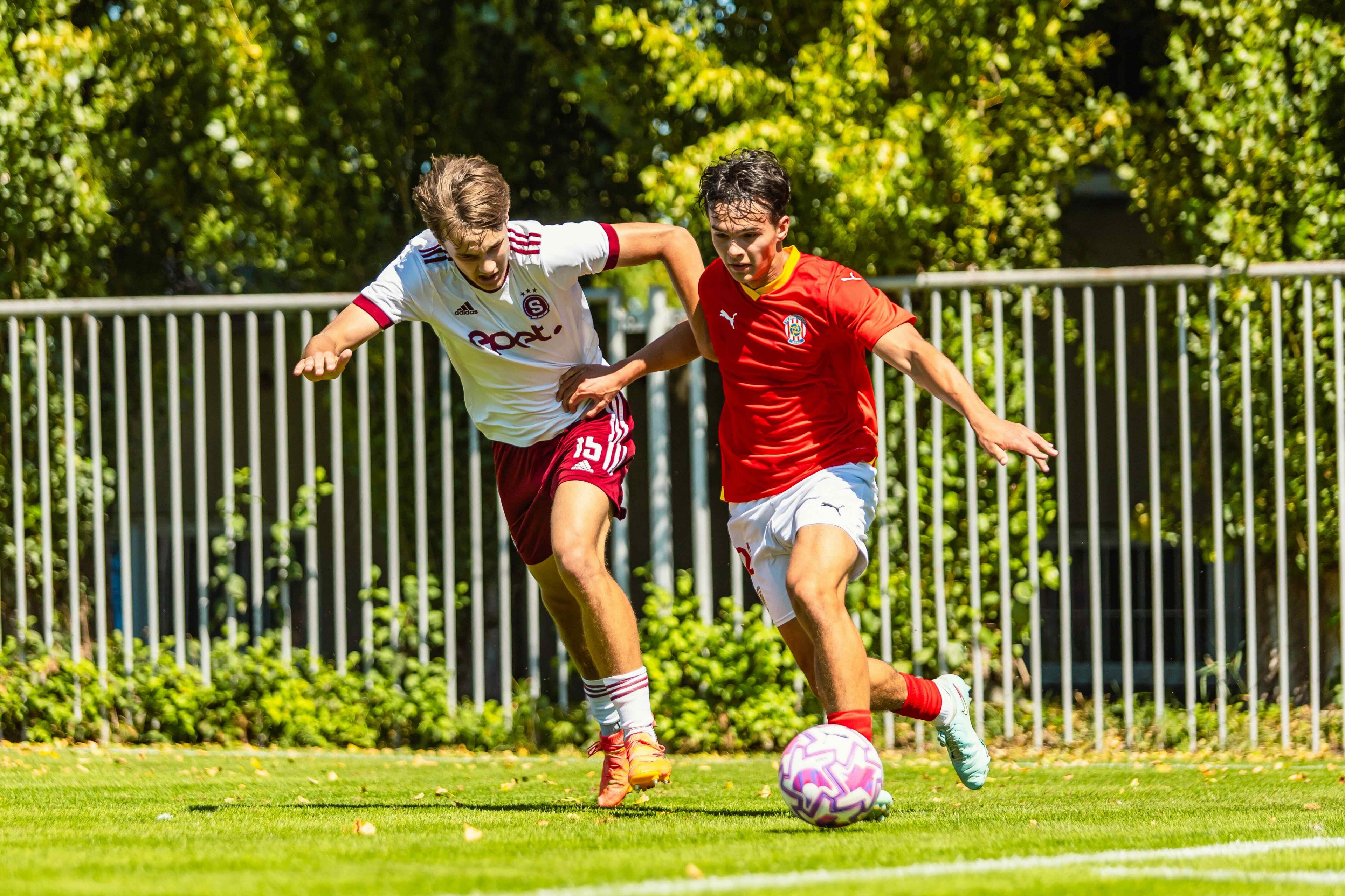 Preview: Ml�de�nick� t�my zabojuj� o dal�� body 