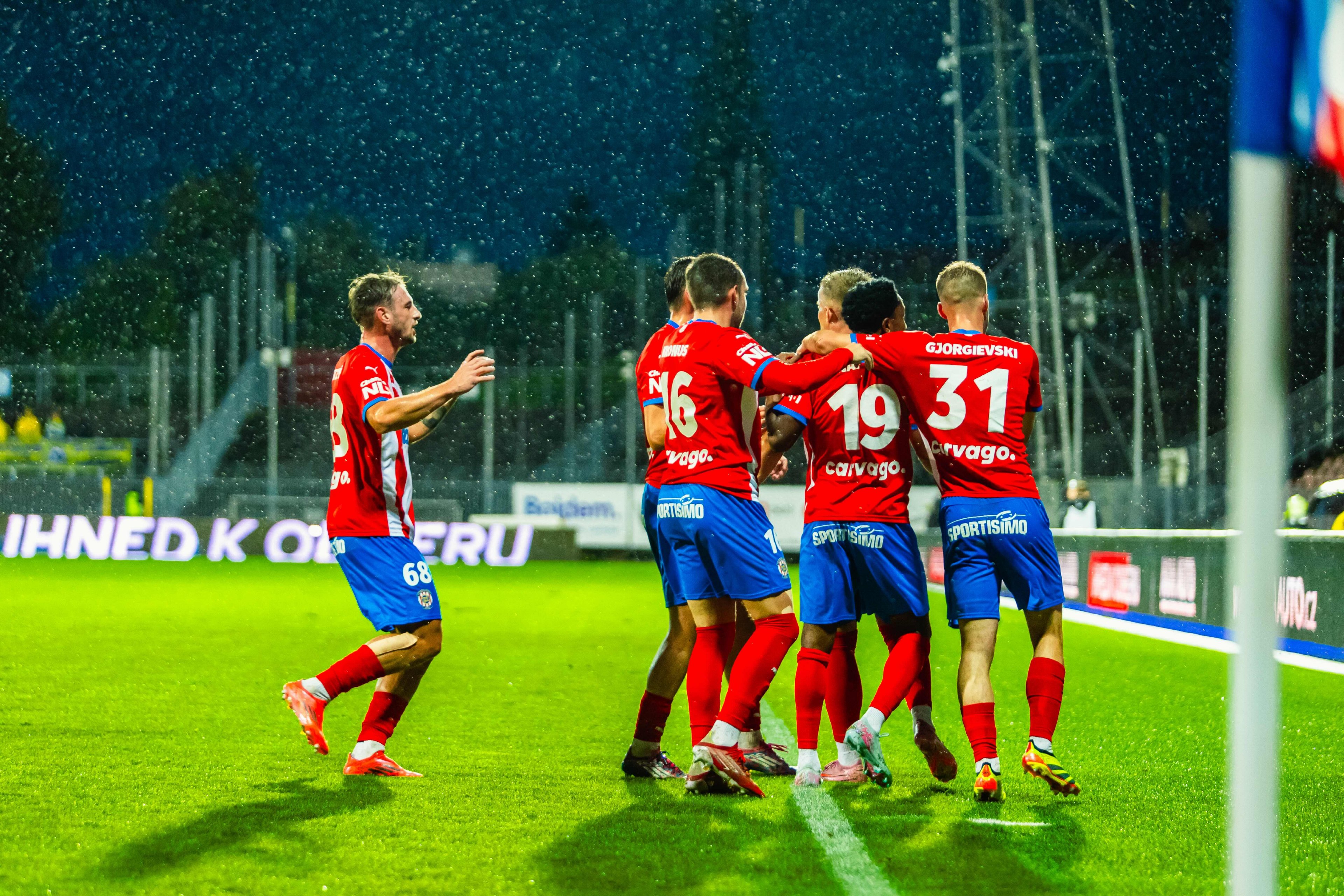 Zbrojovka vy�adila prvoligov� Teplice a postupuje do osmifin�le MOL Cupu