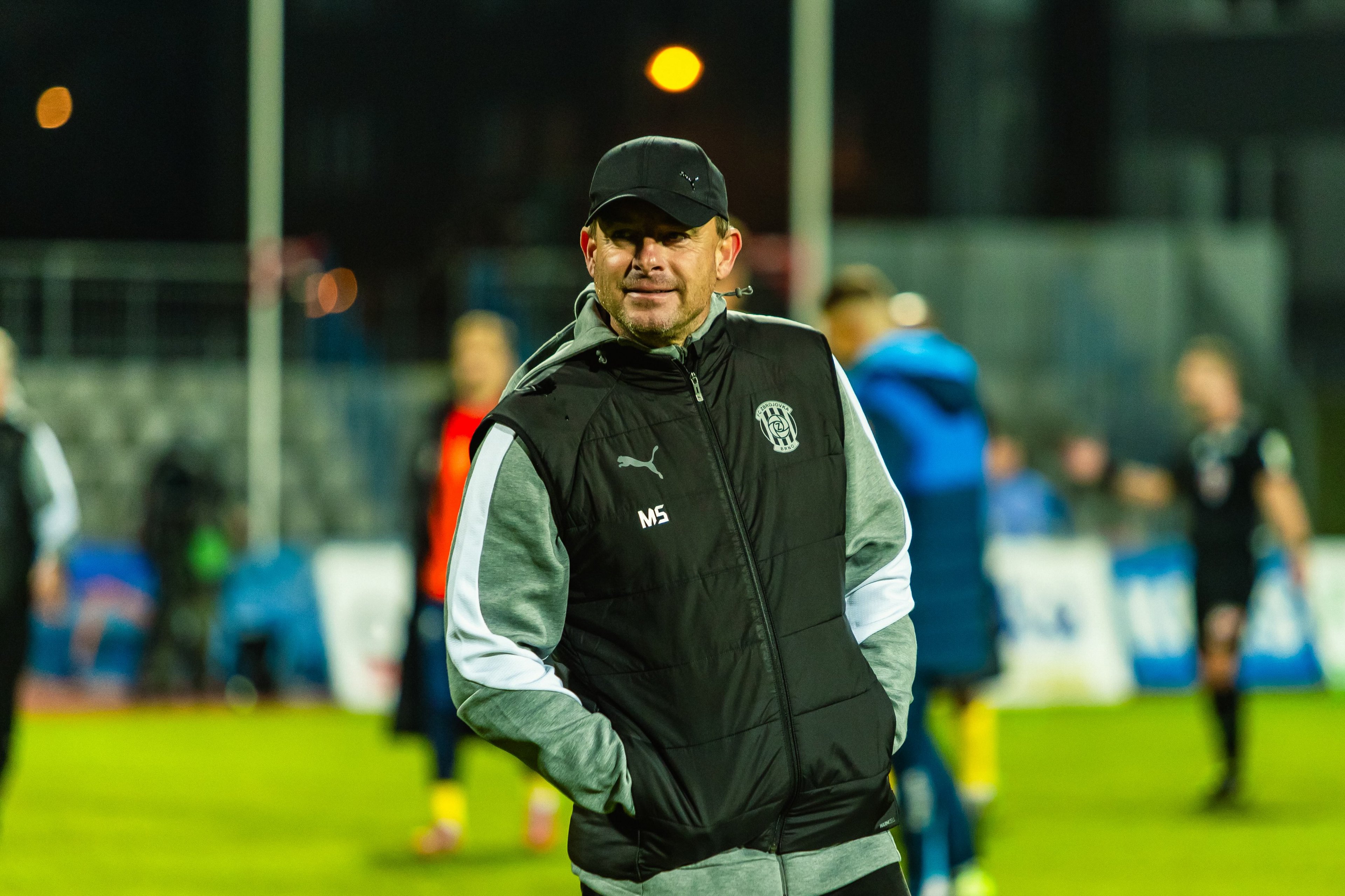 Tiskov� konference po v�t�zstv� Zbrojovky v �st� nad Labem