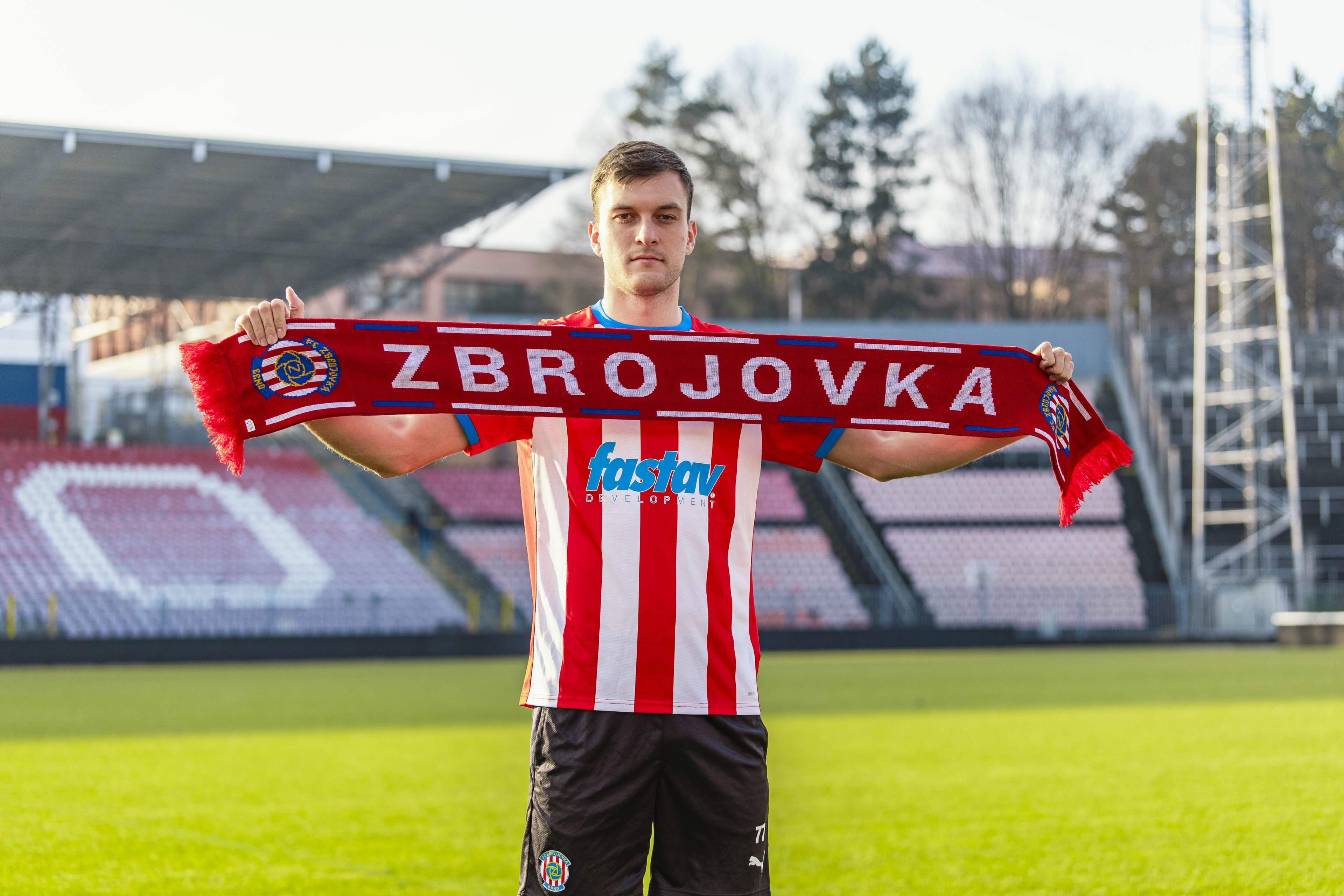 Zbrojovka dopl�uje obranu, do Brna p�ich�z� srbsk� stoper Alex Markovi�