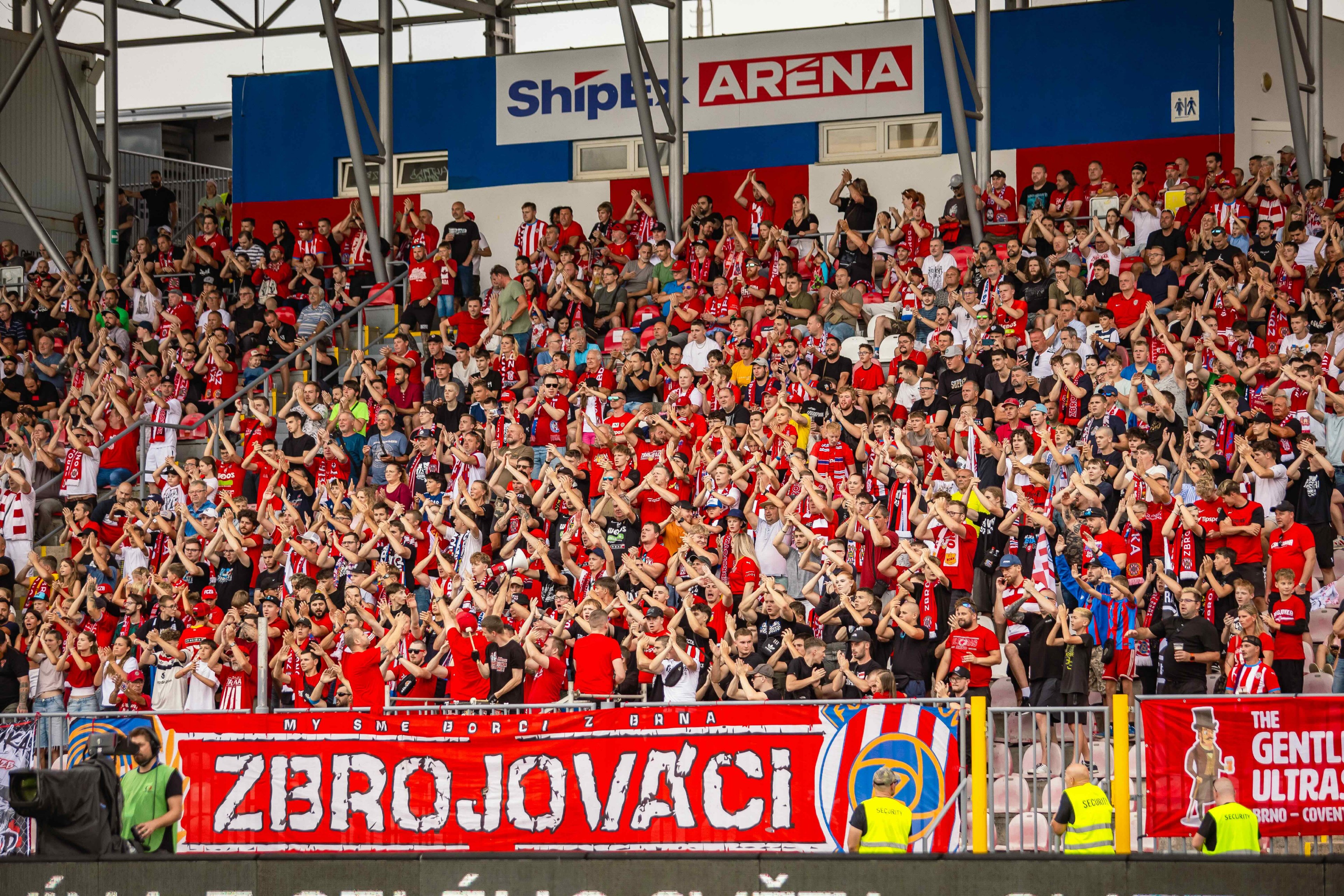 Jarn� ��st sezony je tady. Co nov�ho �ek� fanou�ky na Srbsk�?