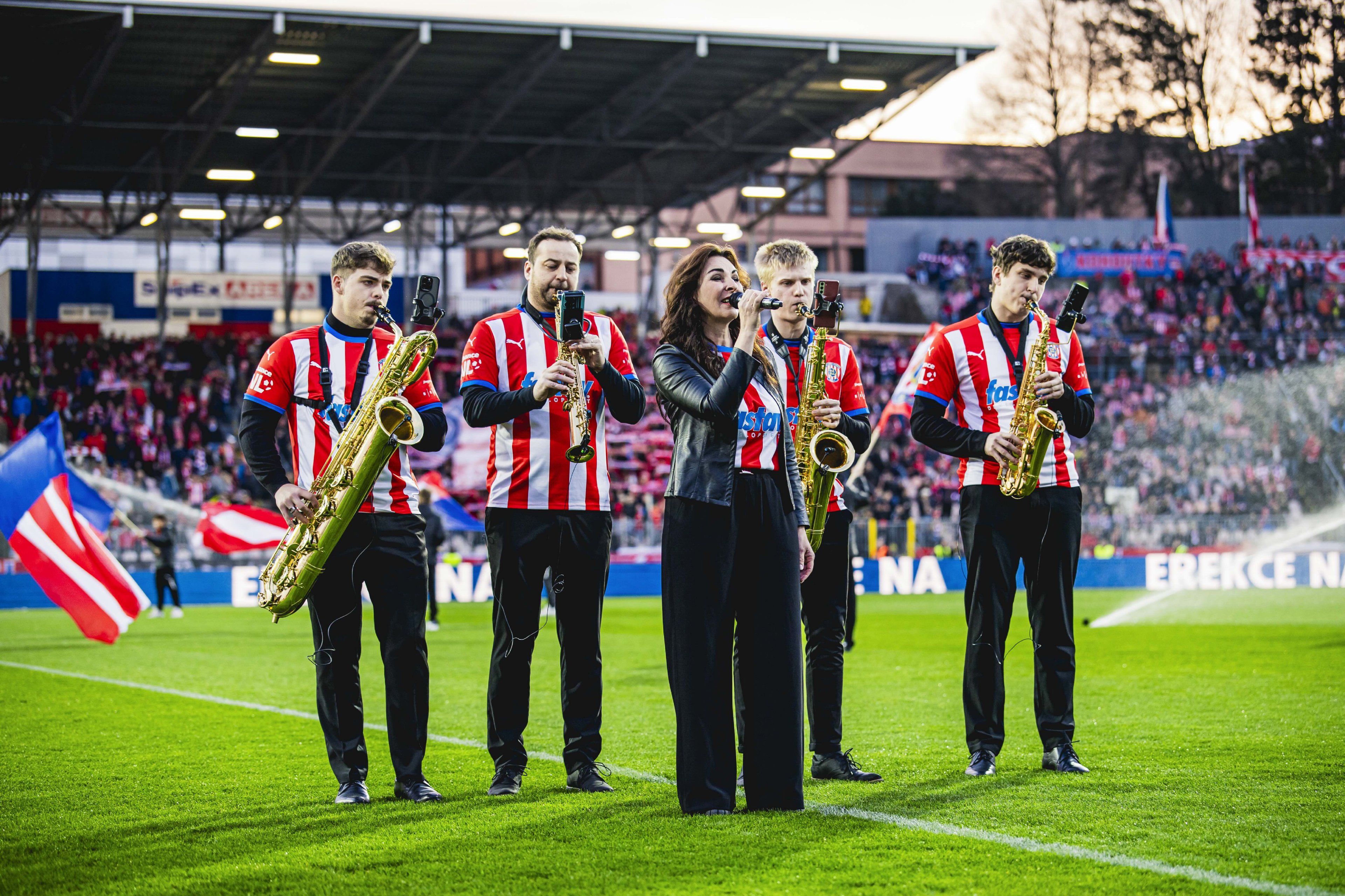 Hymna Zbrojovky Brno v pod�n� ZU� Veve��