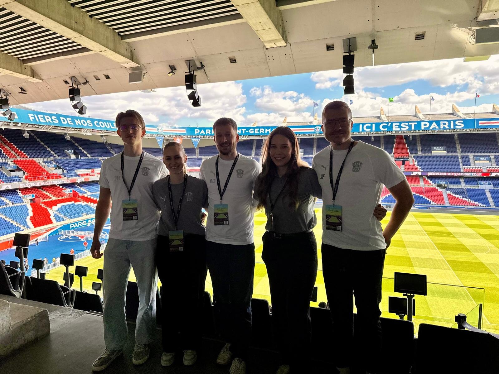 Odborn�ci Zbrojovky sb�rali inspiraci v Pa��i a Manchesteru