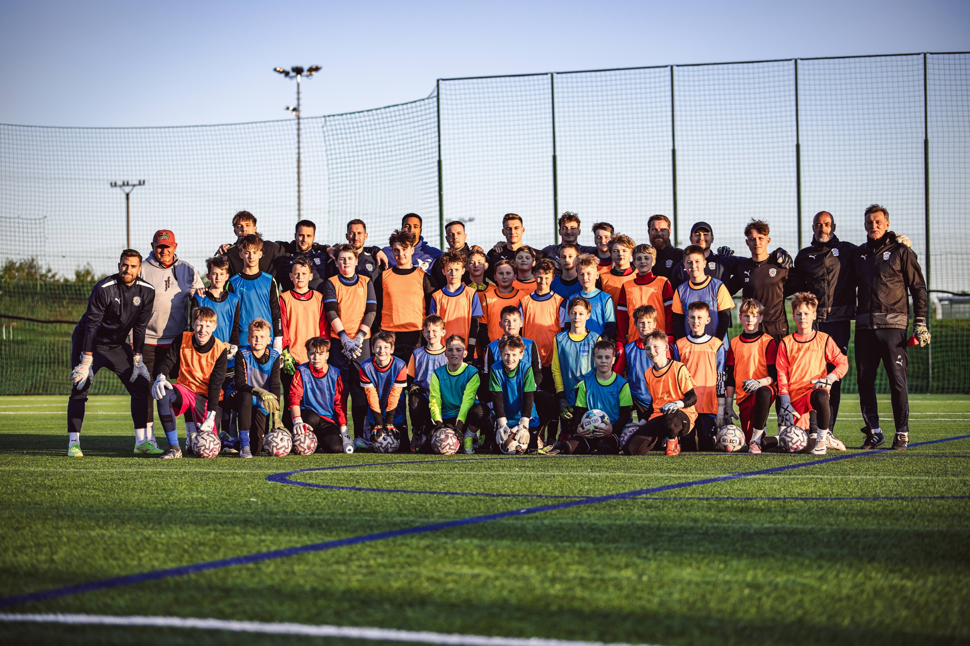 Zbrojovka po��d� zku�ebn� v�b�rov� tr�ninky pro d�ti 