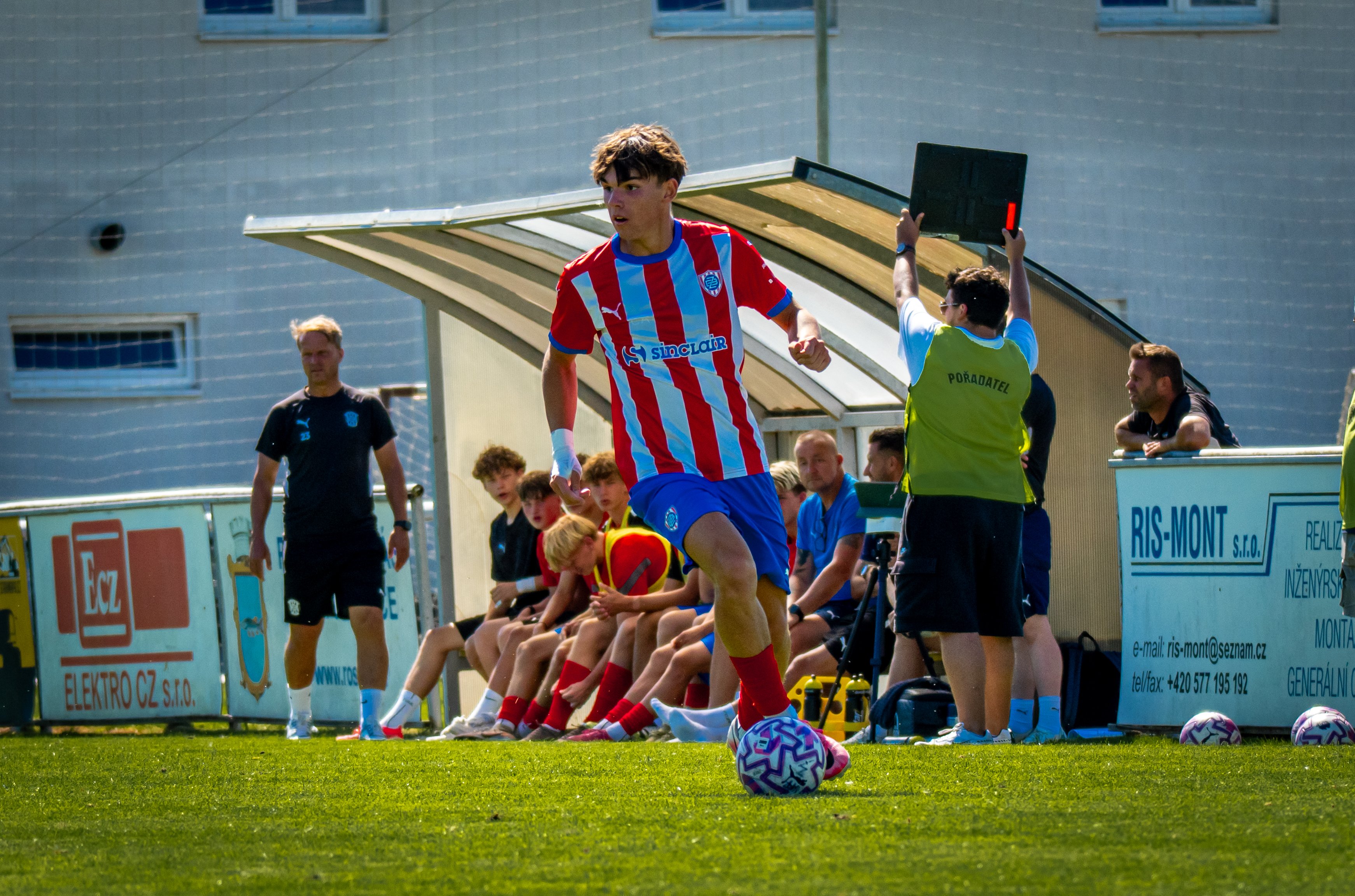 U17 doplatila na chyby v kl��ov�ch momentech