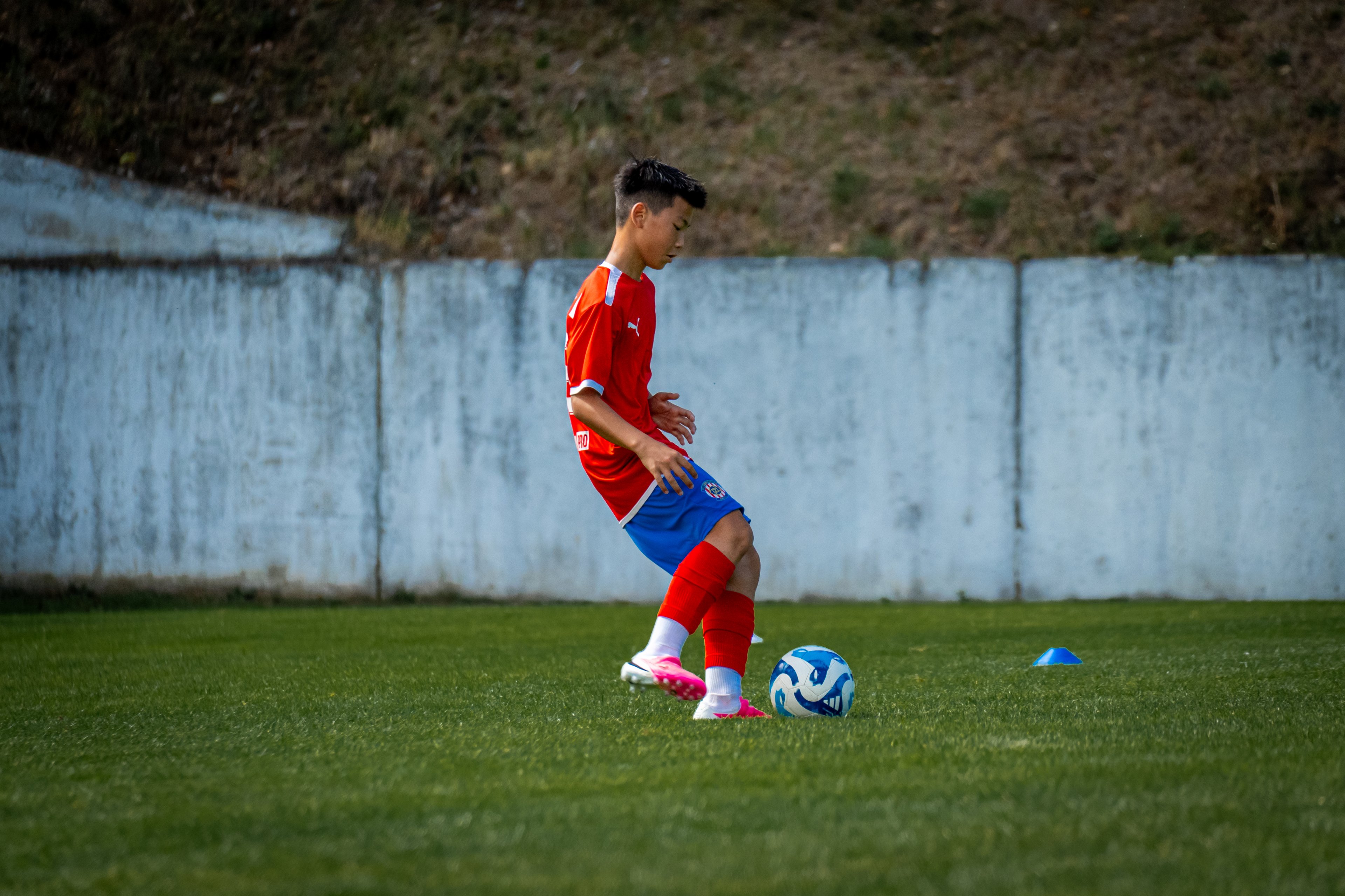 U13 proti Svratce pracovala na hern�ch principech i zm�n�ch post�
