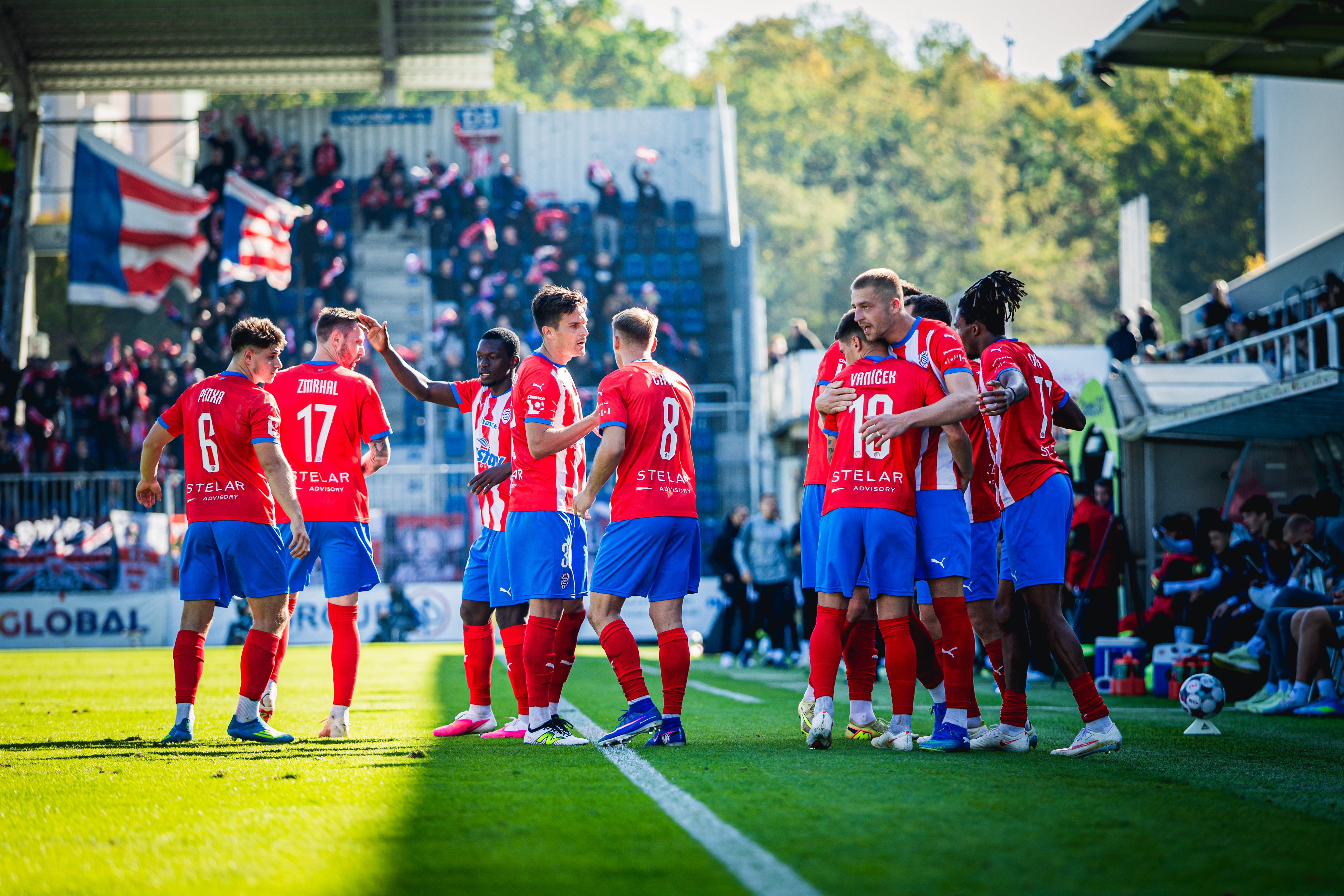 Zp�tky na v�t�zn� vln�! Zbrojov�ci usp�li na h�i�ti Slov�cka
