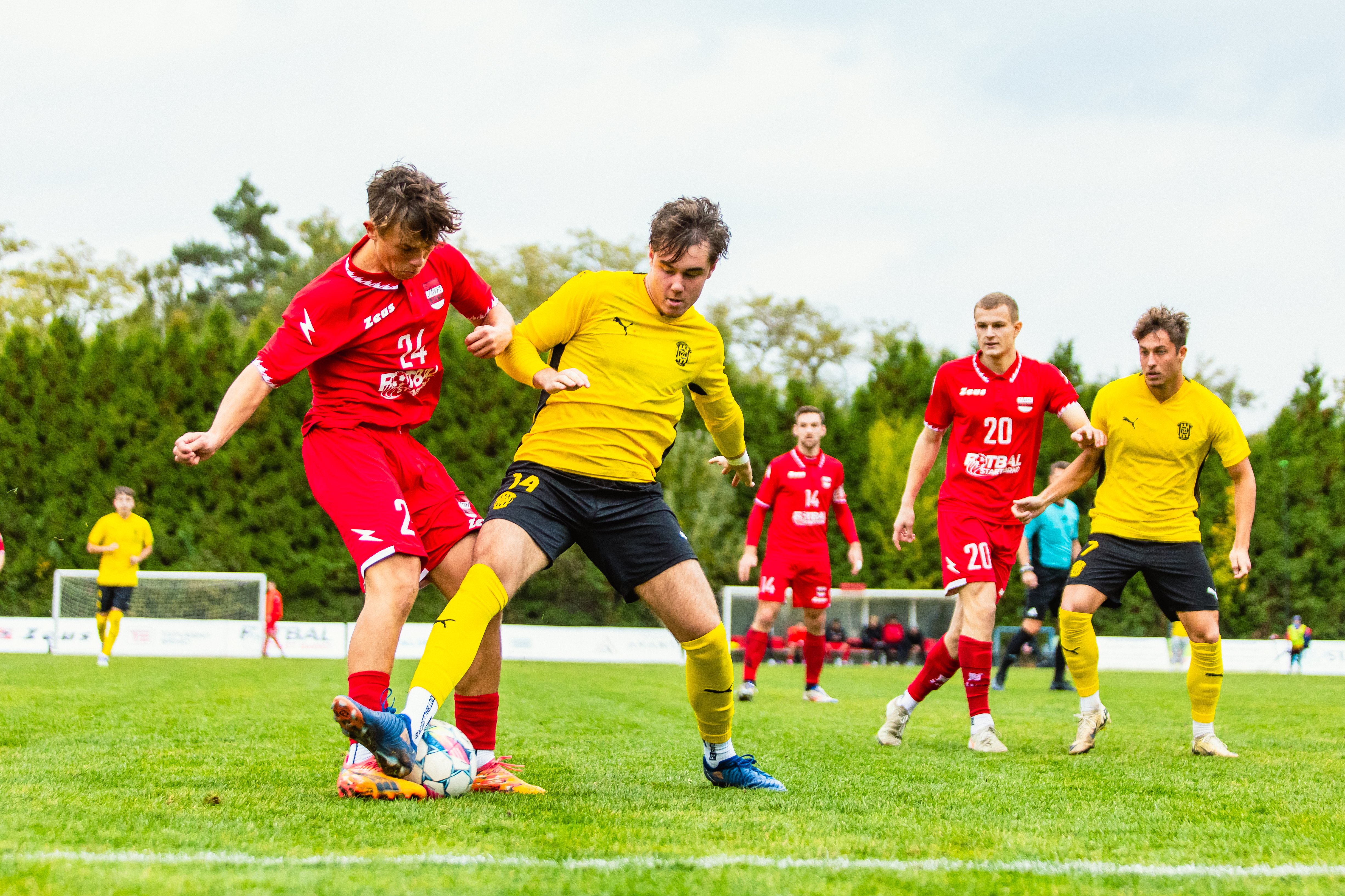 B��ko sahalo po prvn� venkovn� v�h�e. Start zachr�nil posledn� rohov� kop 