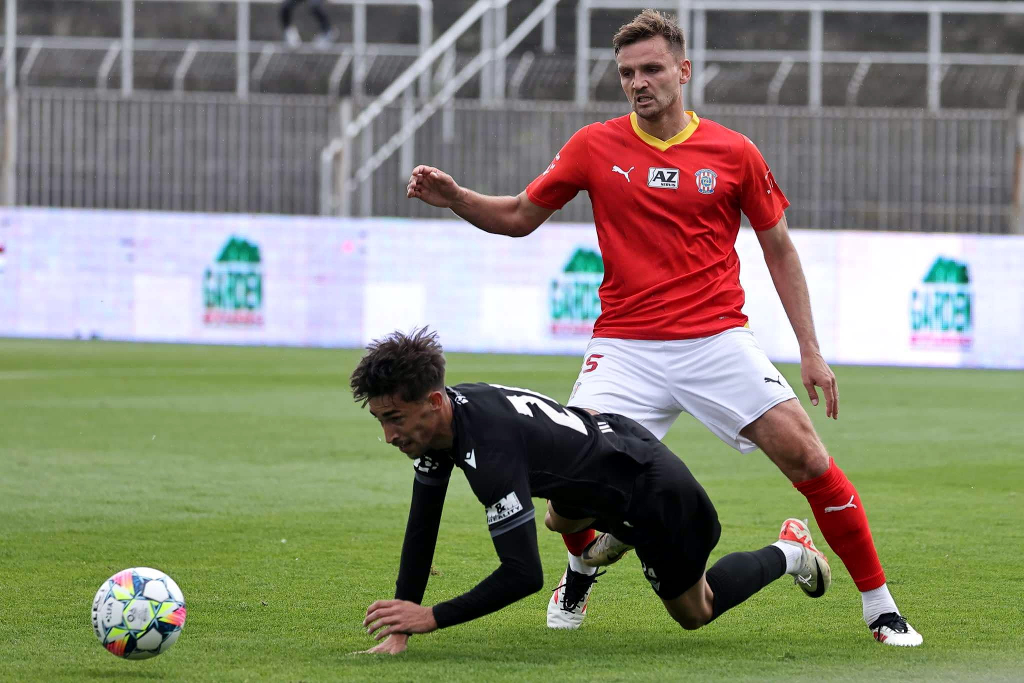 Grane�n� v p�t� minut� nastaven� sest�elil rezervu Ban�ku