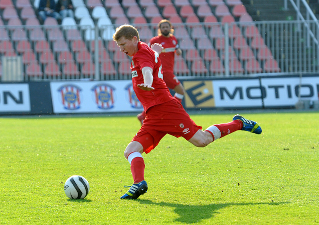 Zp�t na v�t�zn� vln�! Zbrojovka si v�hrou nad Slavi� zaru�ila setrv�n� v lize