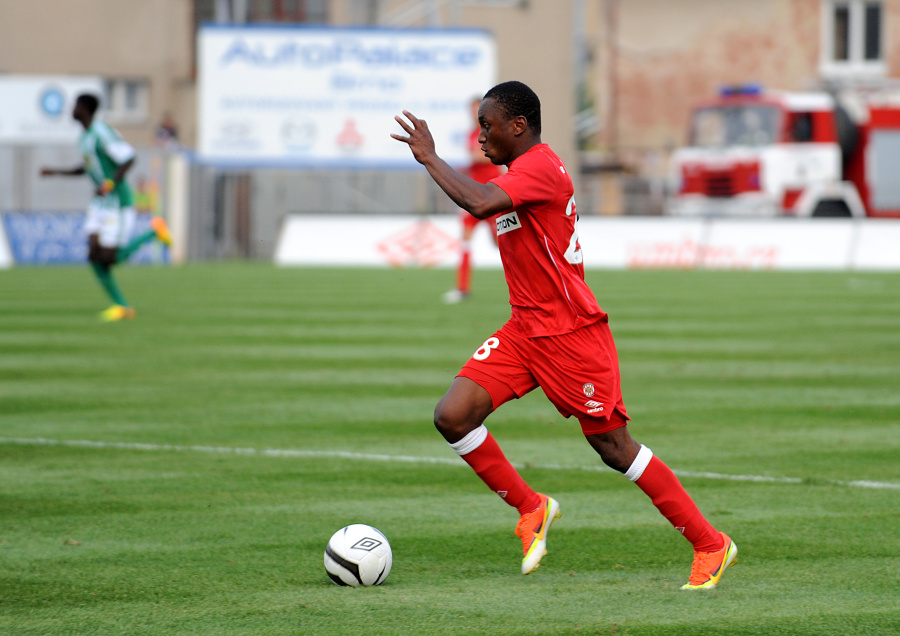 Mohamed Traor� se podrobil z�t�ov�m test�m, ale fotbal zat�m hr�t nem��e