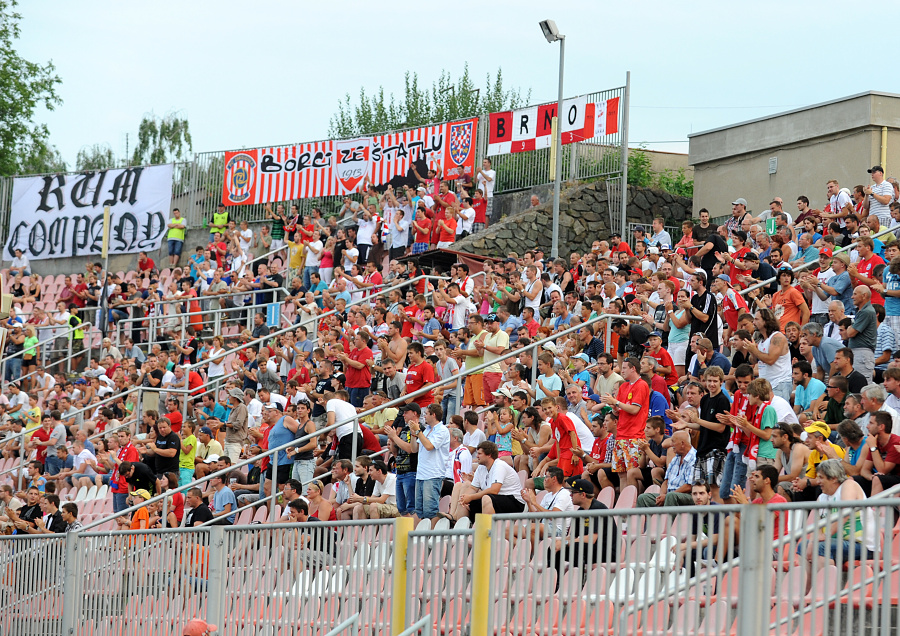 P�ij�te v ned�li podve�er povzbudit Zbrojovku v ligov�m z�pase se Slavi�