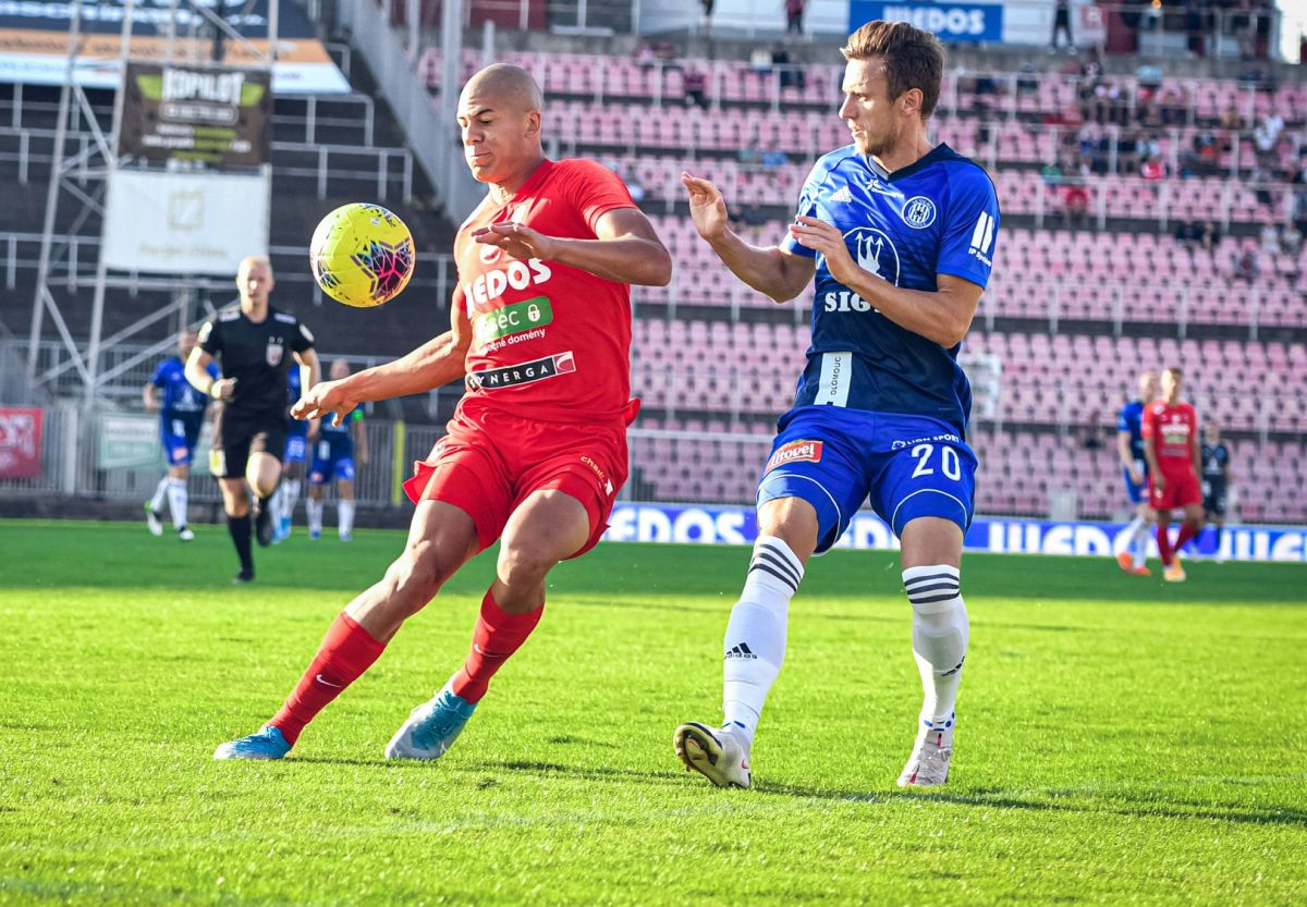 Zbrojov�ci na hostov�n� - Lhoteck� op�t sk�roval