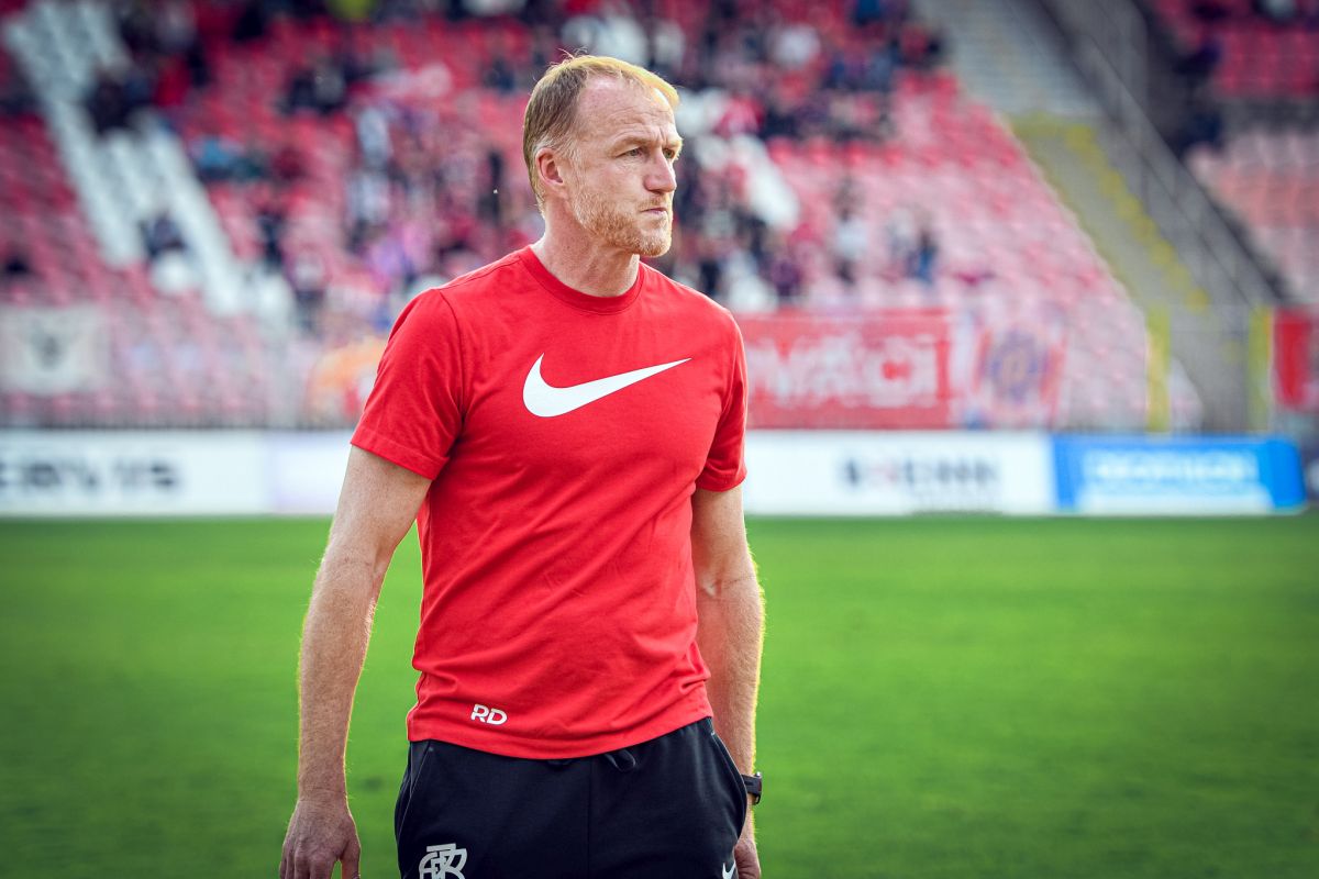 VIDEO: Tren�r Dost�lek na startu letn� p��pravy