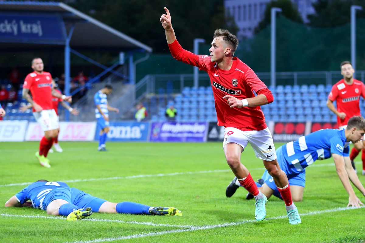 T�i Zbrojov�ci povol�ni do reprezentace