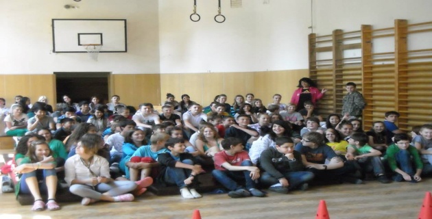 Hr��i Zbrojovky besedovali na Z�kladn� �kole Sta�kova