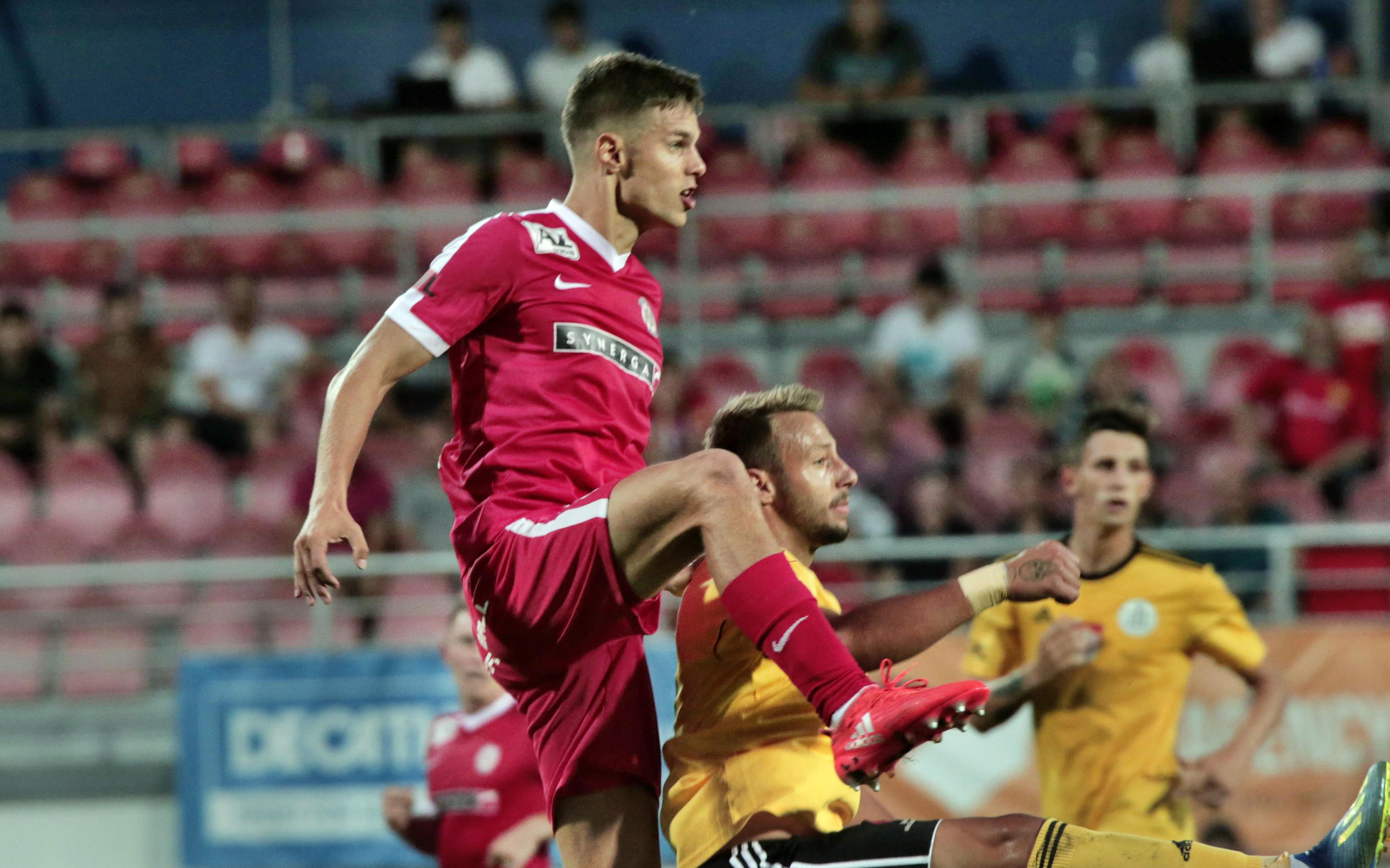 VIDEO: Nem��eme se chl�cholit, jdeme d�l, hl�s� Vra�til po v�h�e