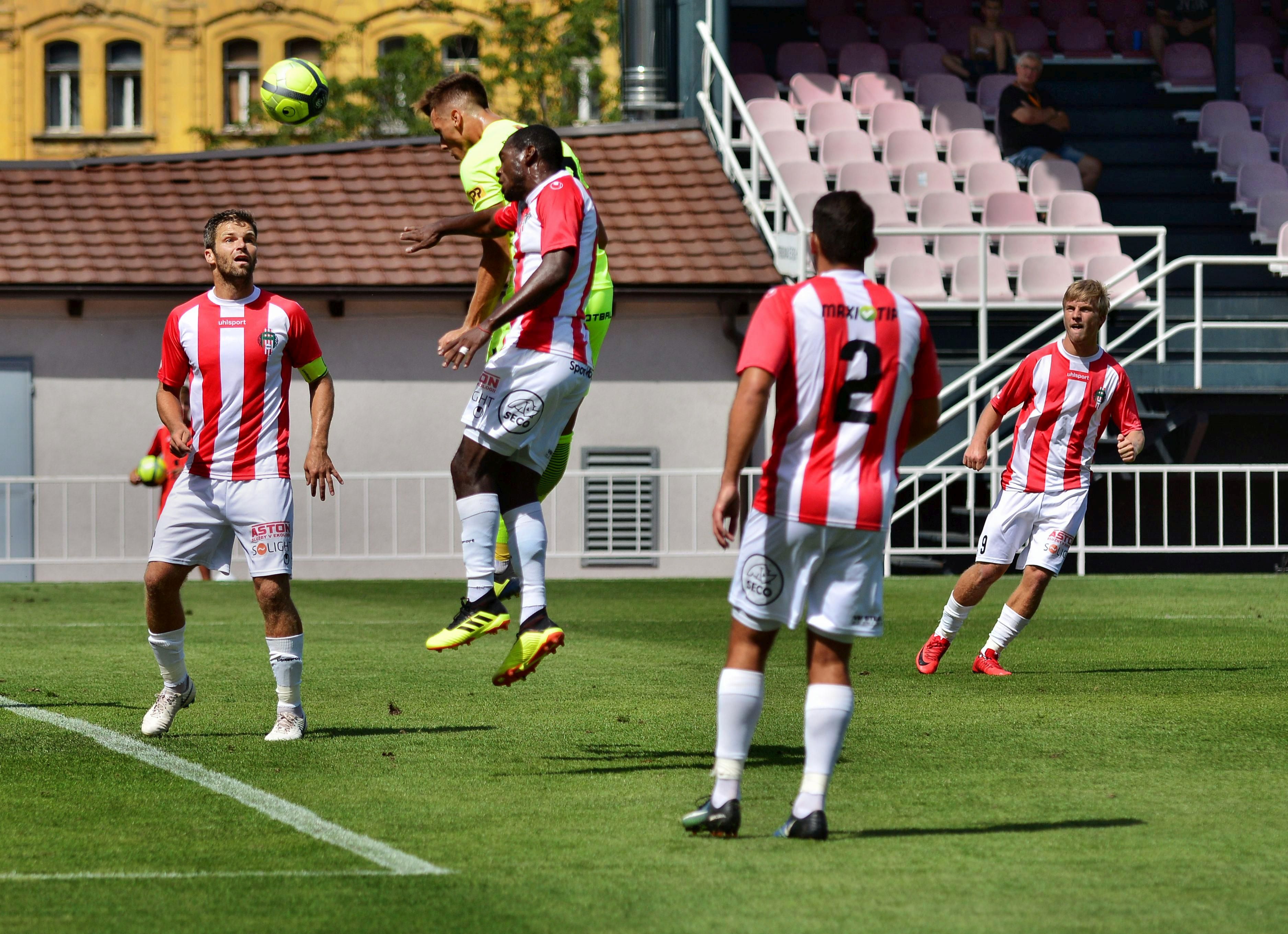 Dva g�ly na body nesta�ily, Zbrojovka na �i�kov� prohr�la 2:3