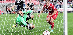 Bude o �em p�em��let. Zbrojovka p�ed reprezenta�n� pauzou p�tkr�t inkasovala