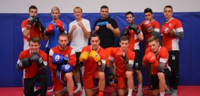 VIDEO: H�ky, direkty, kopy. Zbrojov�ci tr�novali s Tom�em Hronem