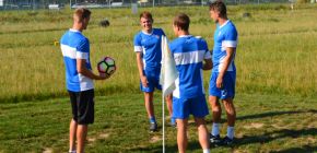 VIDEO: Zbrojov�ci si vyzkou�eli fotbalgolf