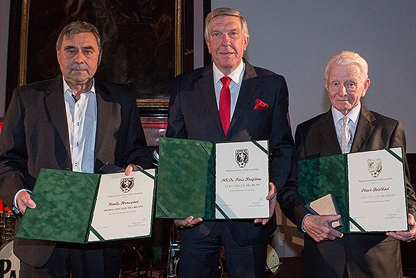 Karel Kroupa obdr�el Cenu dr. V�clava J�ry!