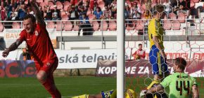 Zbrojovka zvl�dla d�le�it� duel se Zl�nem a p�ibl�ila se z�chran�