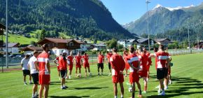 VIDEO: Prvn� den na soust�ed�n� 