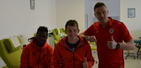 Poj�te s n�mi darovat krev!