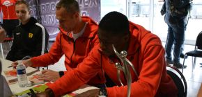 VIDEO: Zbrojov�ci na festivalu Life!