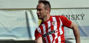 Z�skejte origin�ln� retrodres s podpisem - aukce kon�� ji� dnes!