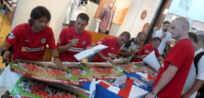 Prob�hla autogrami�da v Avion Shopping Parku