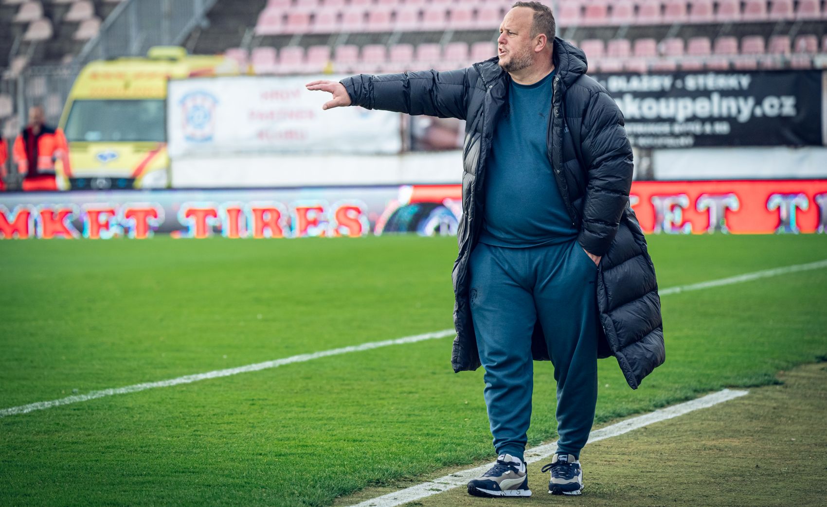 VIDEO: Tren�r K�� po utk�n� v L�ni