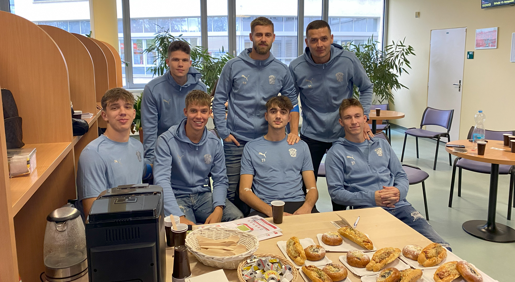 P�t hr��� Zbrojovky darovalo krev!