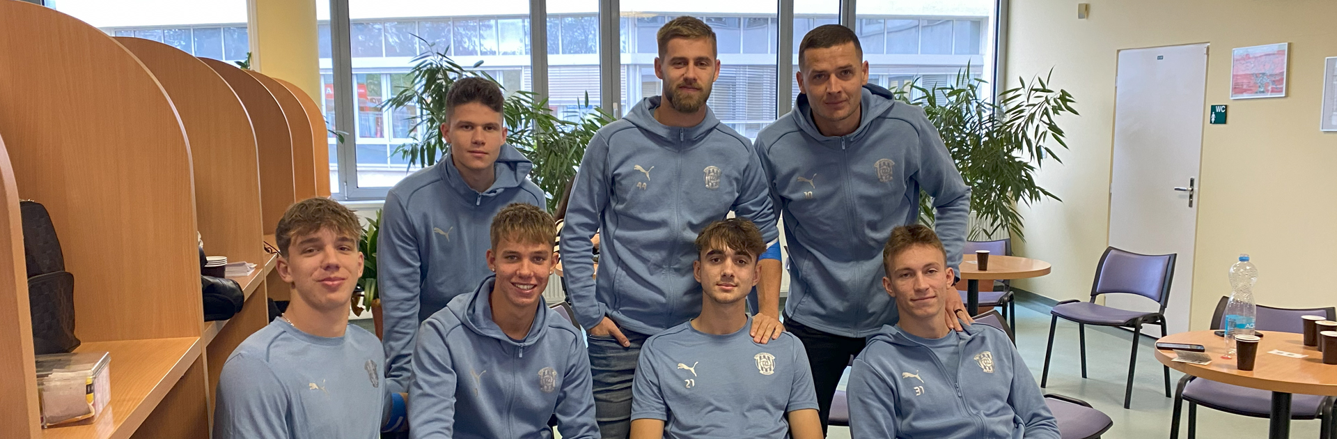 P�t hr��� Zbrojovky darovalo krev!