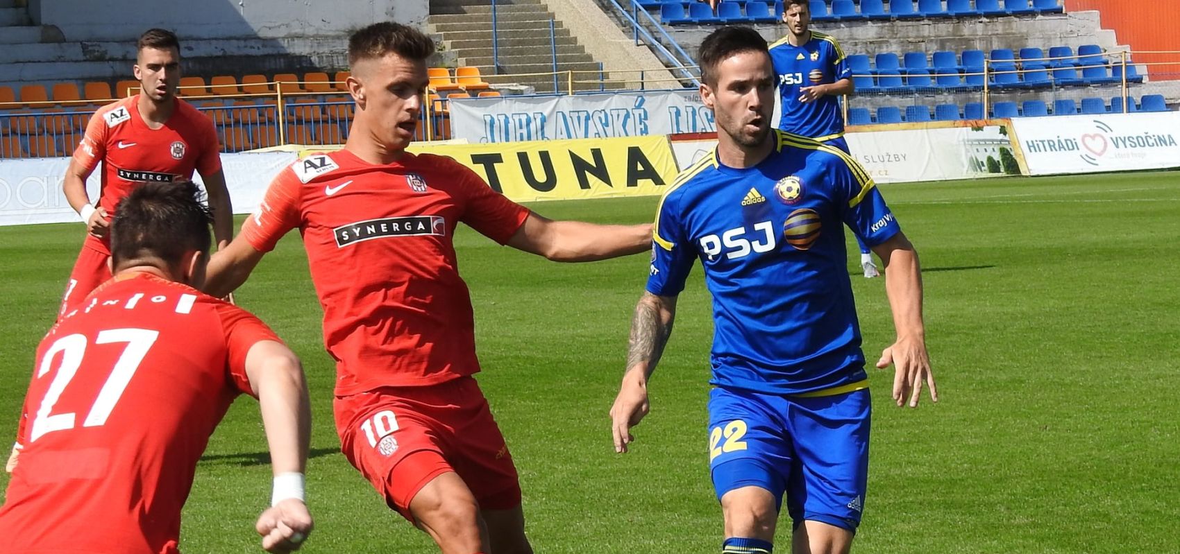 Zbrojovka v z�v�ru oto�ila duel v Jihlav�