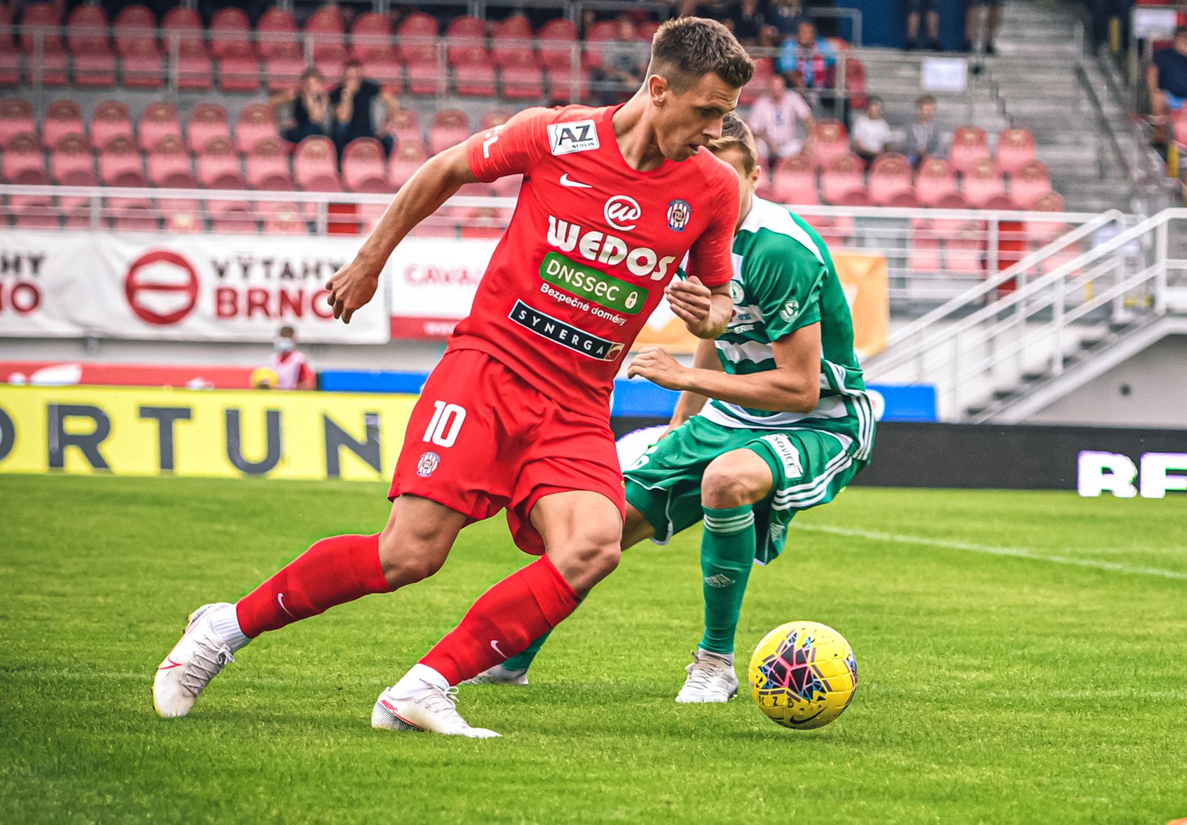 R�sek se v reprezentaci zranil