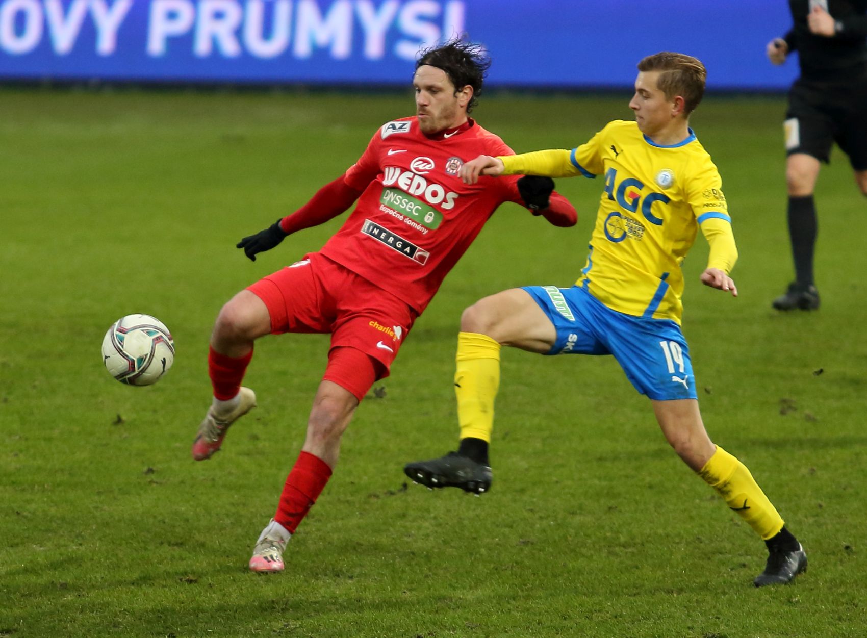 Zbrojovka se po t�sn� por�ce vrac� z Teplic bez bodu