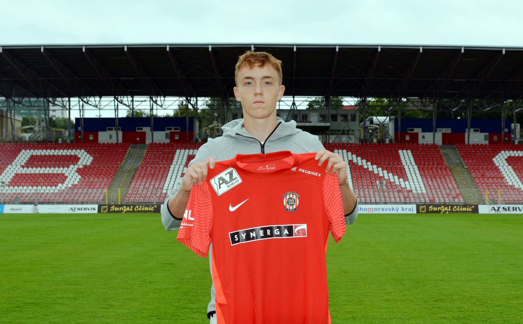 Profesion�ln� smlouvu podepsal dorostenec Kopr