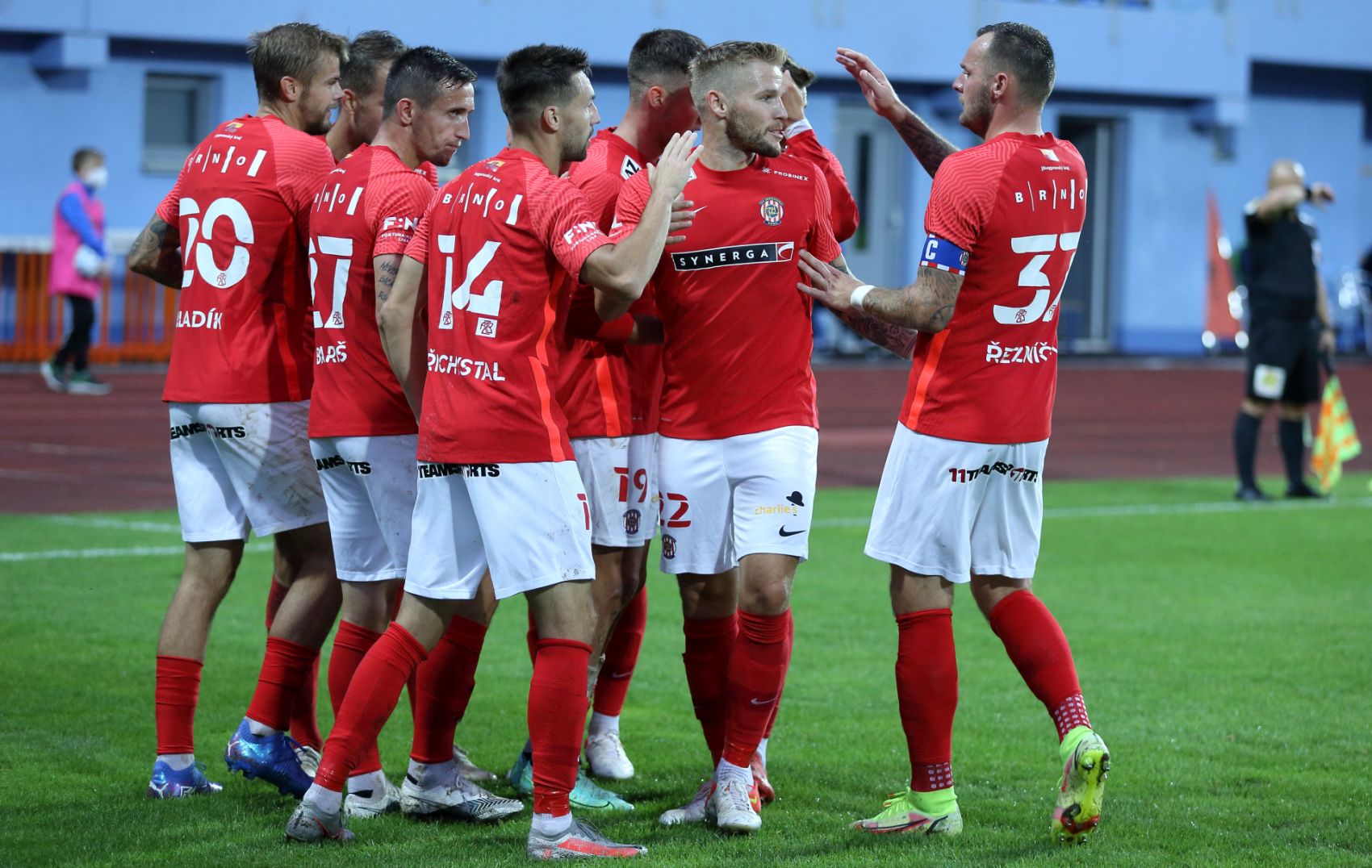 VIDEO: Sest�ih utk�n� v �st� nad Labem