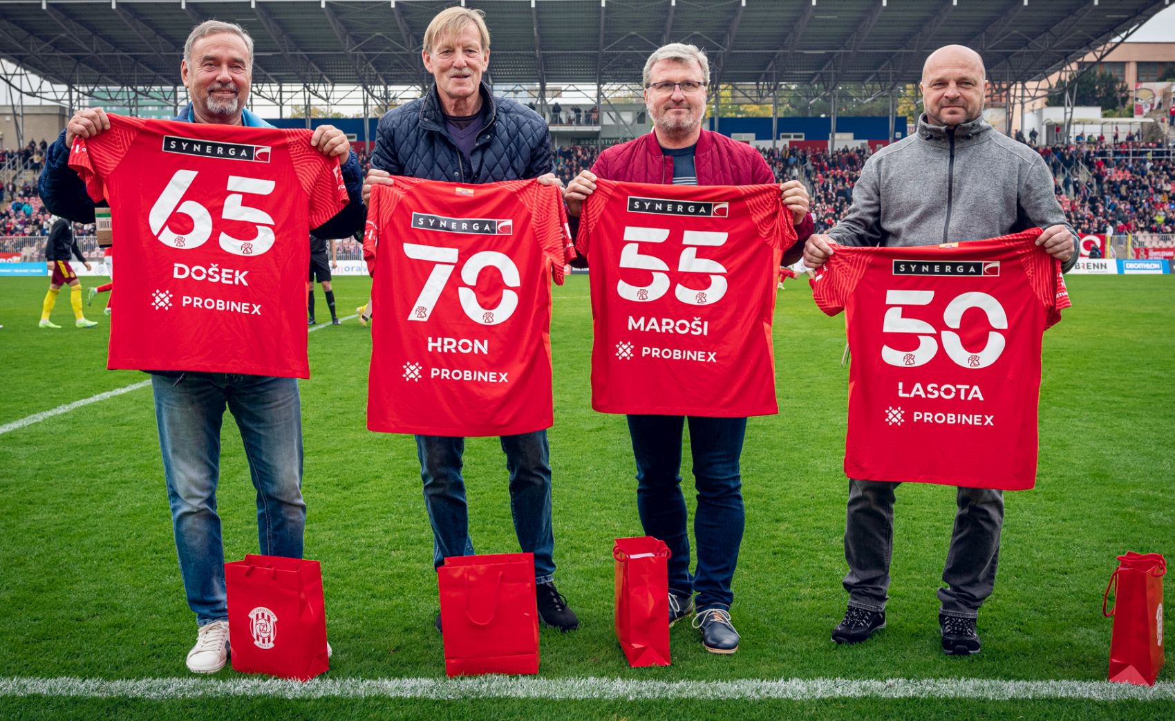 VIDEO: Zbrojov�ck� legendy na utk�n�