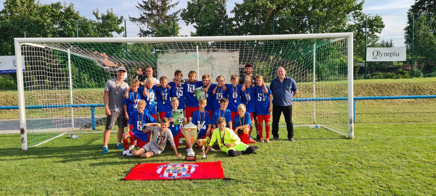U13: Zbrojovka ovl�dla �ural�v memori�l!