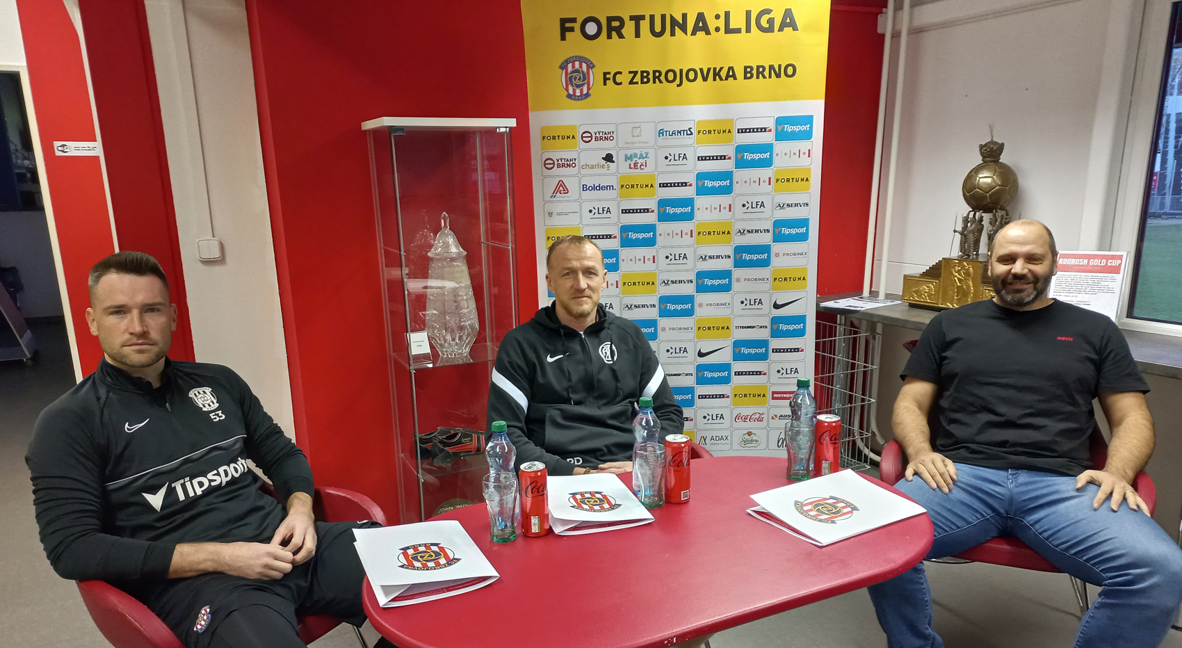 Setk�n� s m�dii p�ed startem jara