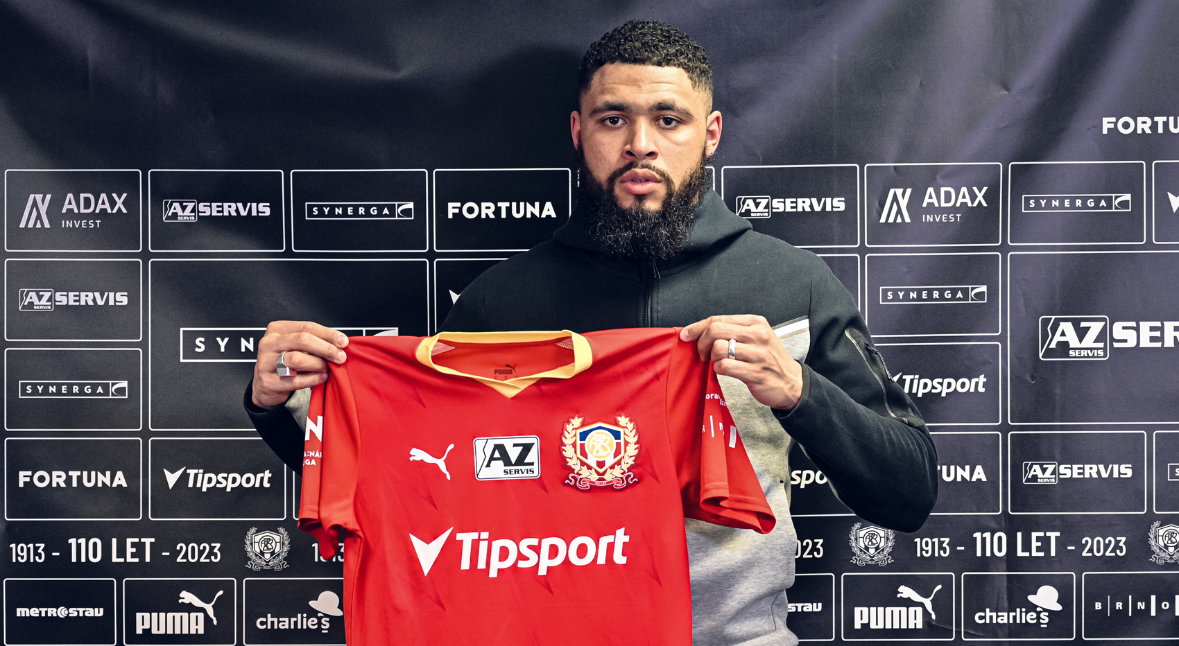 Do Brna p�ich�z� Simon Falette!