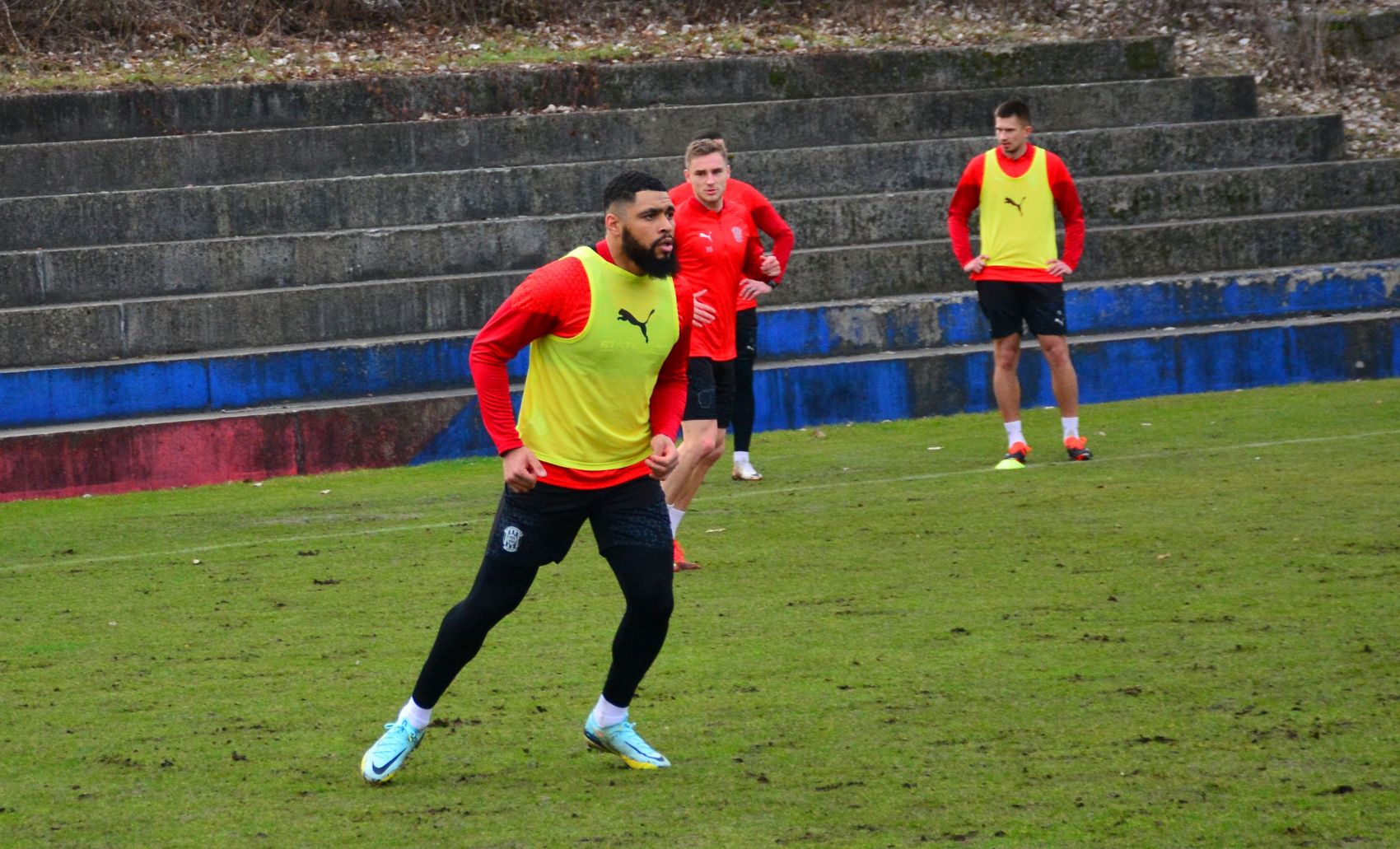 VIDEO: Simon Falette na �tvrte�n�m tr�ninku