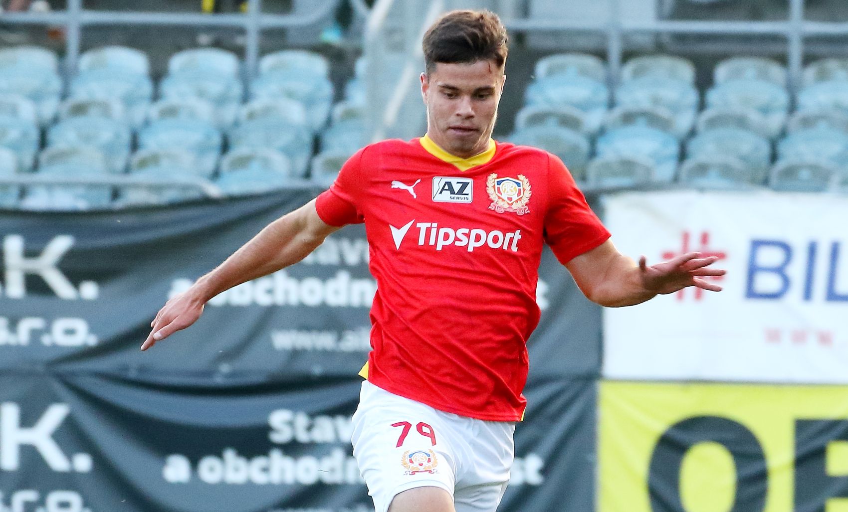 SOUHRN: Zbrojov�ci na hostov�n�