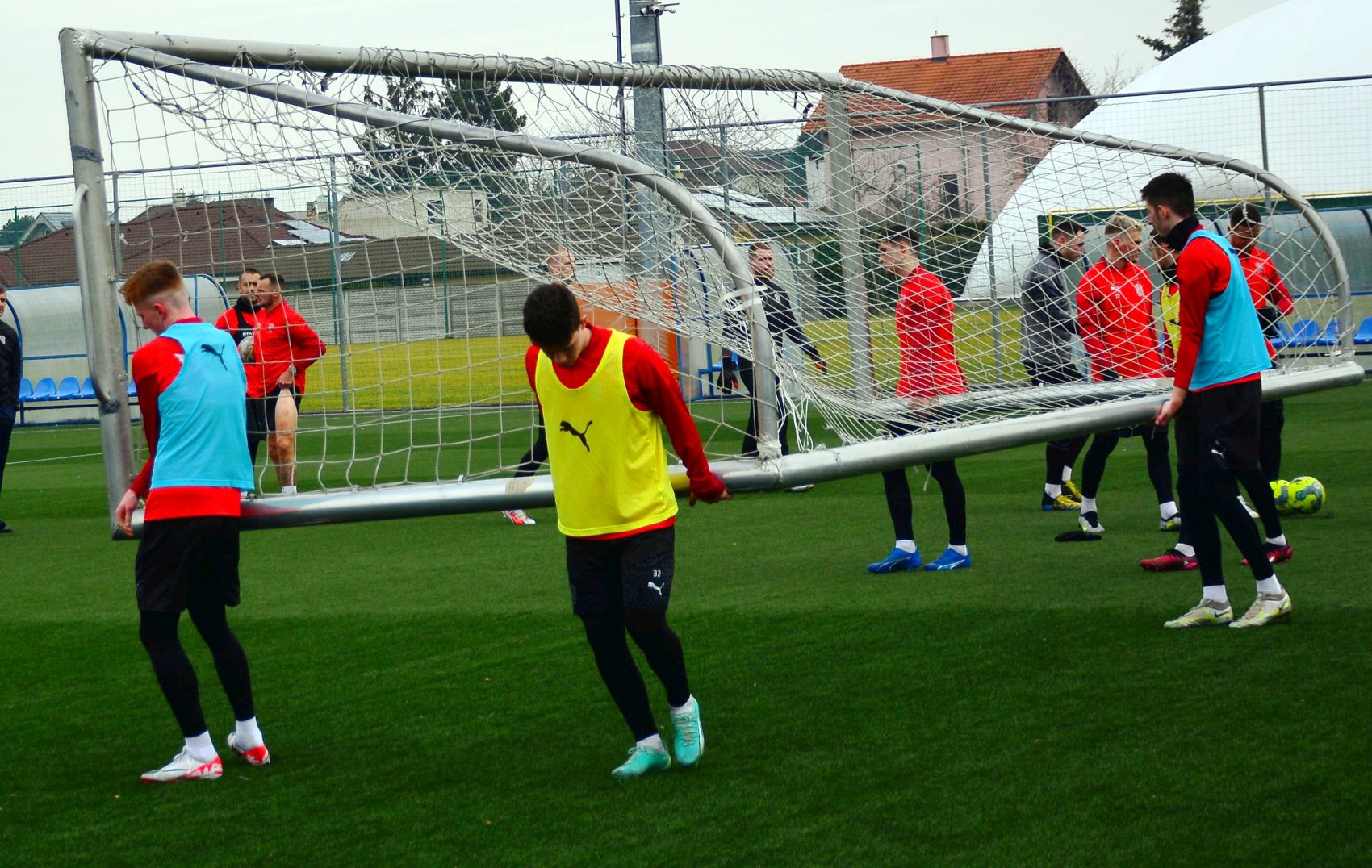 VIDEO:�est� den na soust�ed�n�